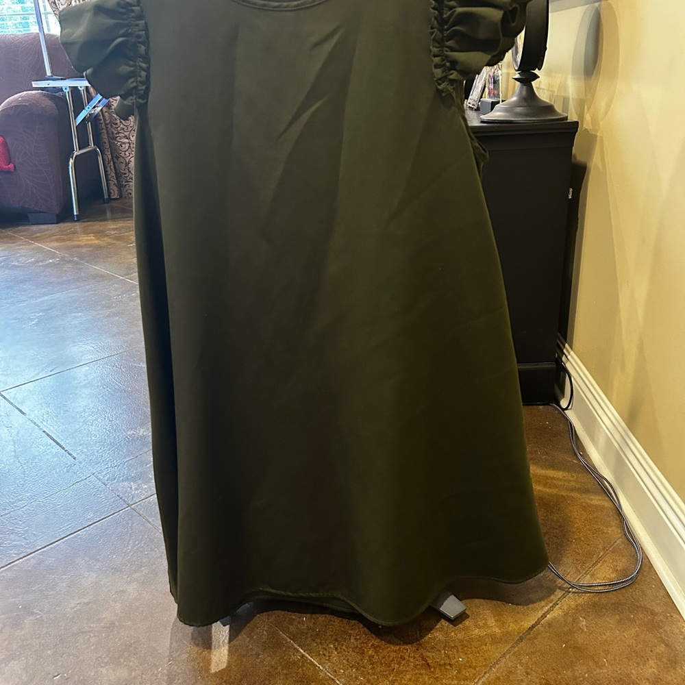 M/L Elegant sleeveless Dark Green Dress